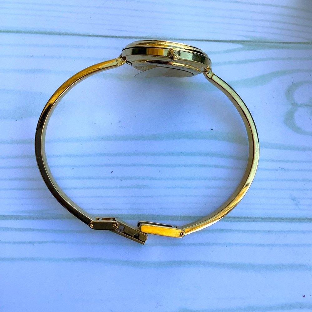 Gucci Gold Watch with Interchangeable Bezels - Picture 3 of 6